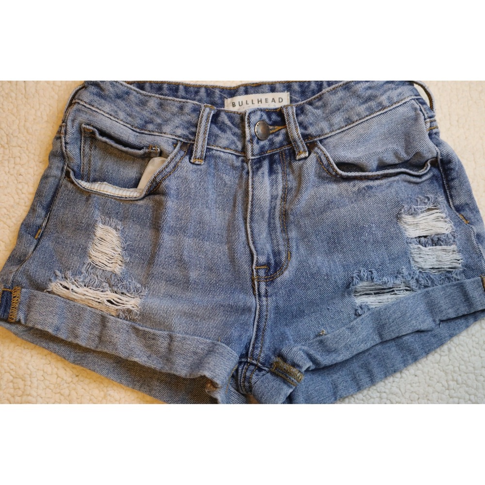 Bullhead Denim Co Womens High Rise Distressed Cuffed Denim Shorts Light Wash 24 - Picture 2 of 4